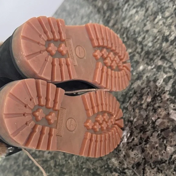 Timberland Black Boots with Tan Fur Trim EUC 10 toddler - Picture 9 of 12